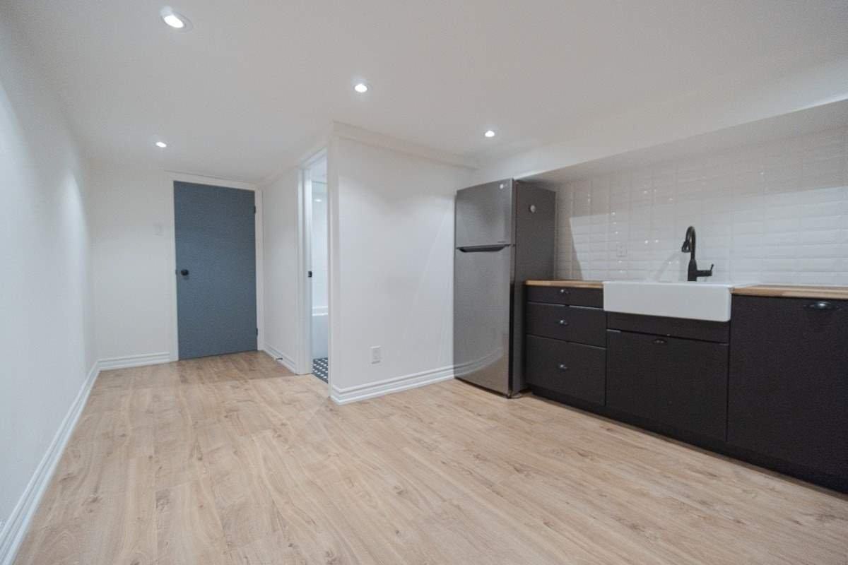 144 Grace St - Photo 2 of 13
