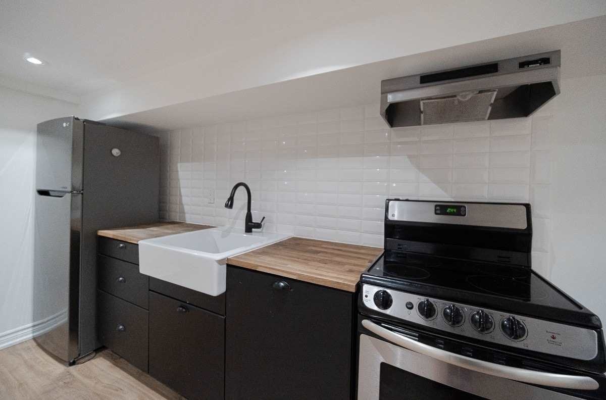 144 Grace St - Photo 3 of 13