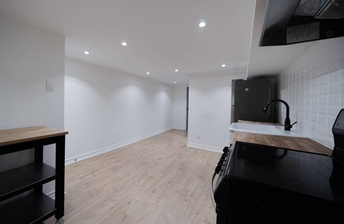 144 Grace St - Photo 4 of 13