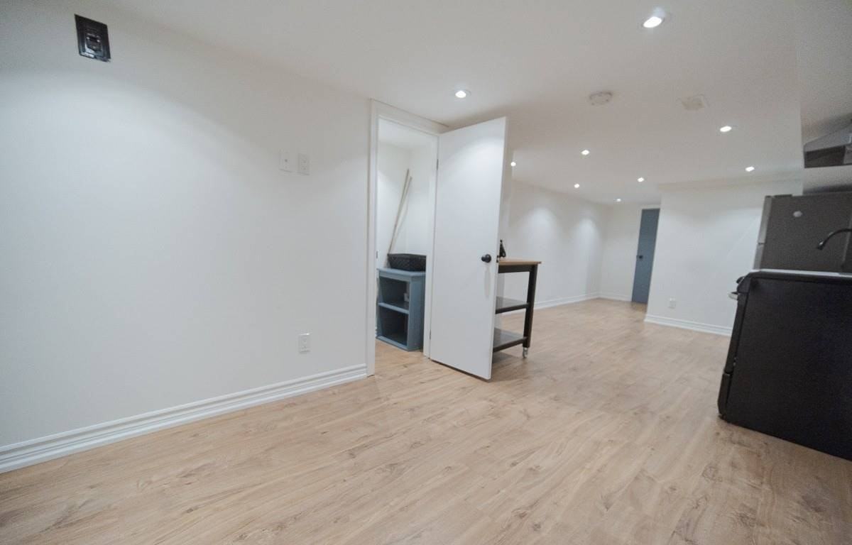 144 Grace St - Photo 5 of 13
