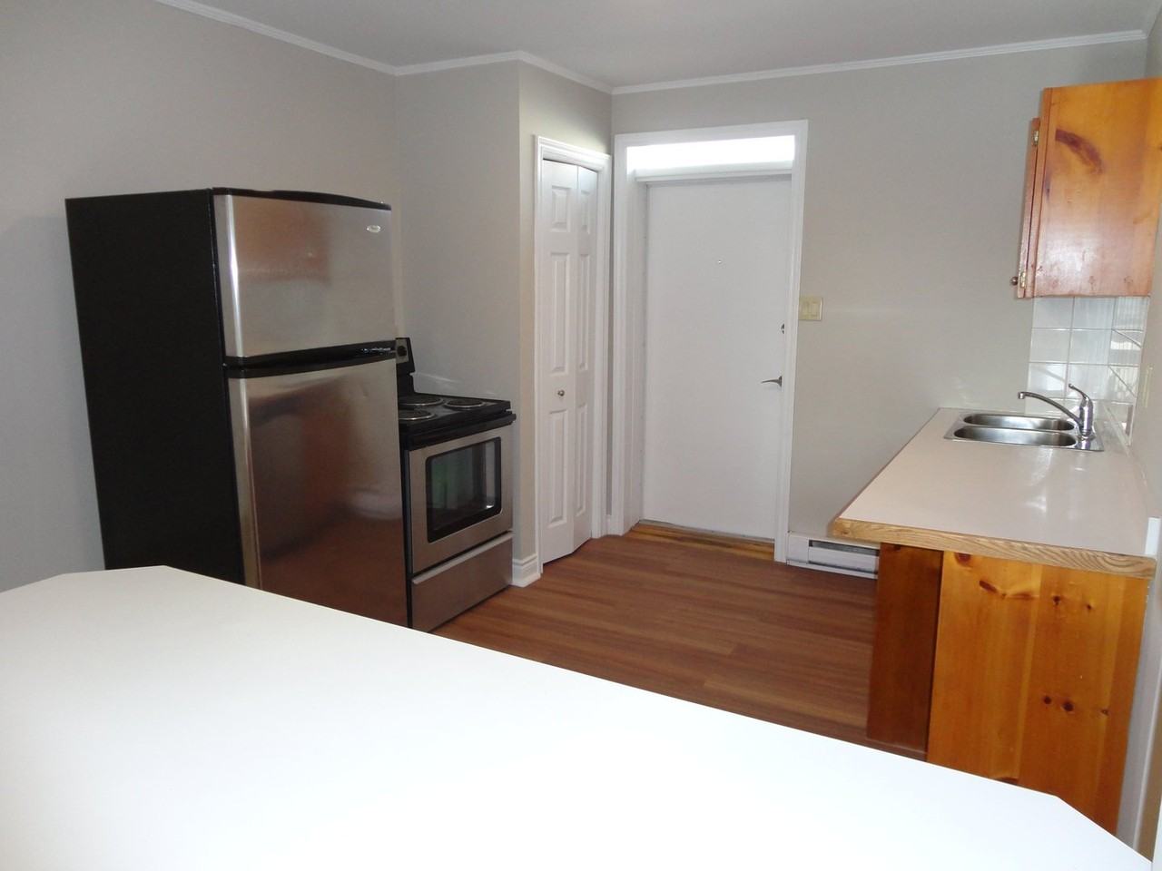 328 Horton St E - Photo 3 of 8