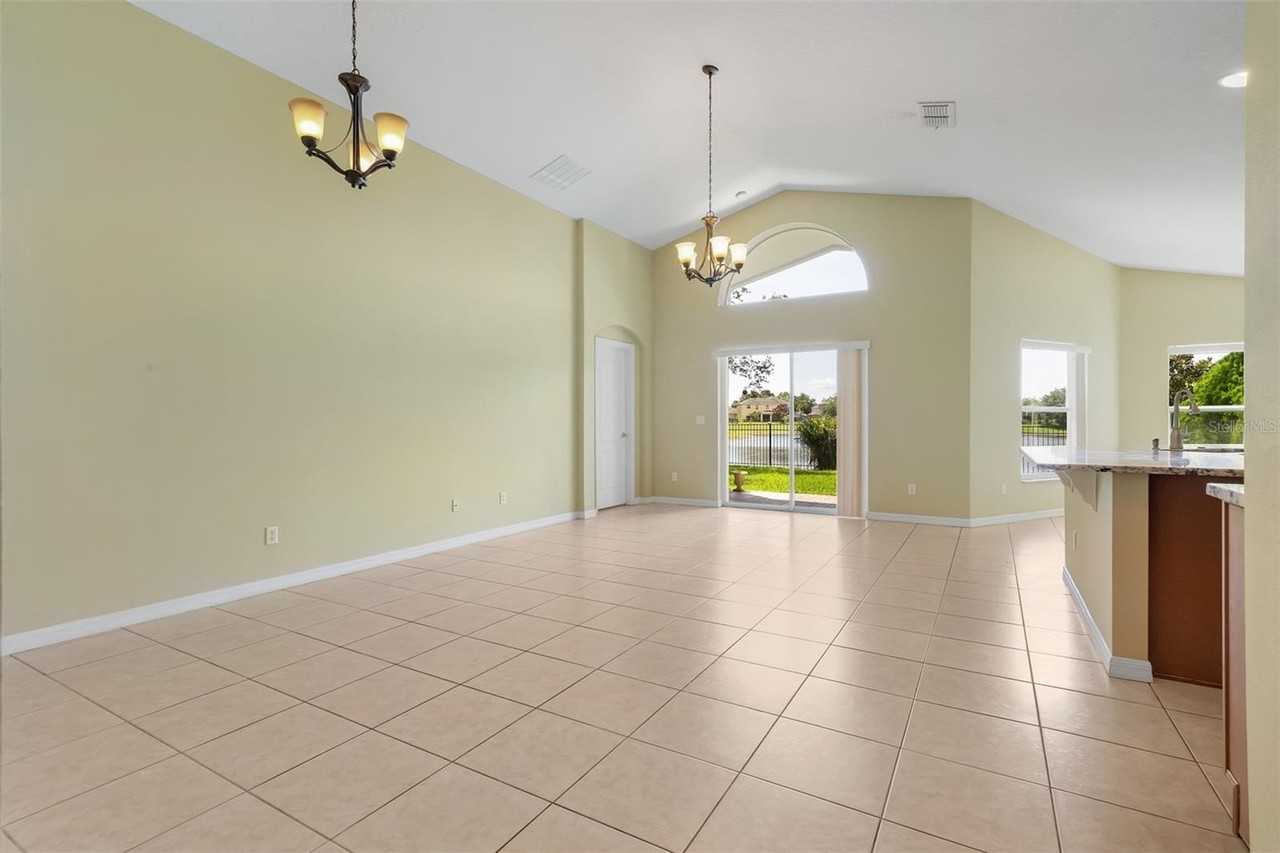 12608 Iris Lake Dr - Photo 4 of 33