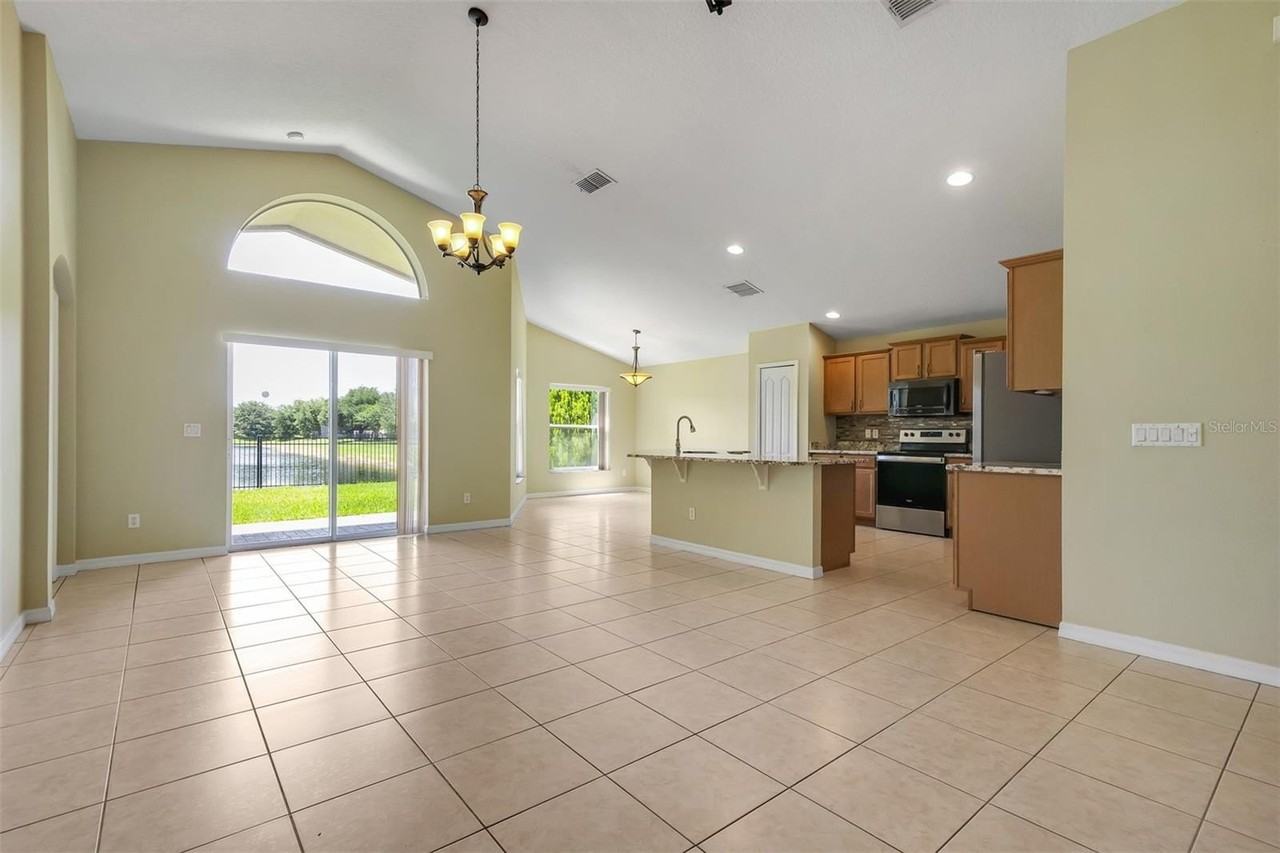 12608 Iris Lake Dr - Photo 5 of 33