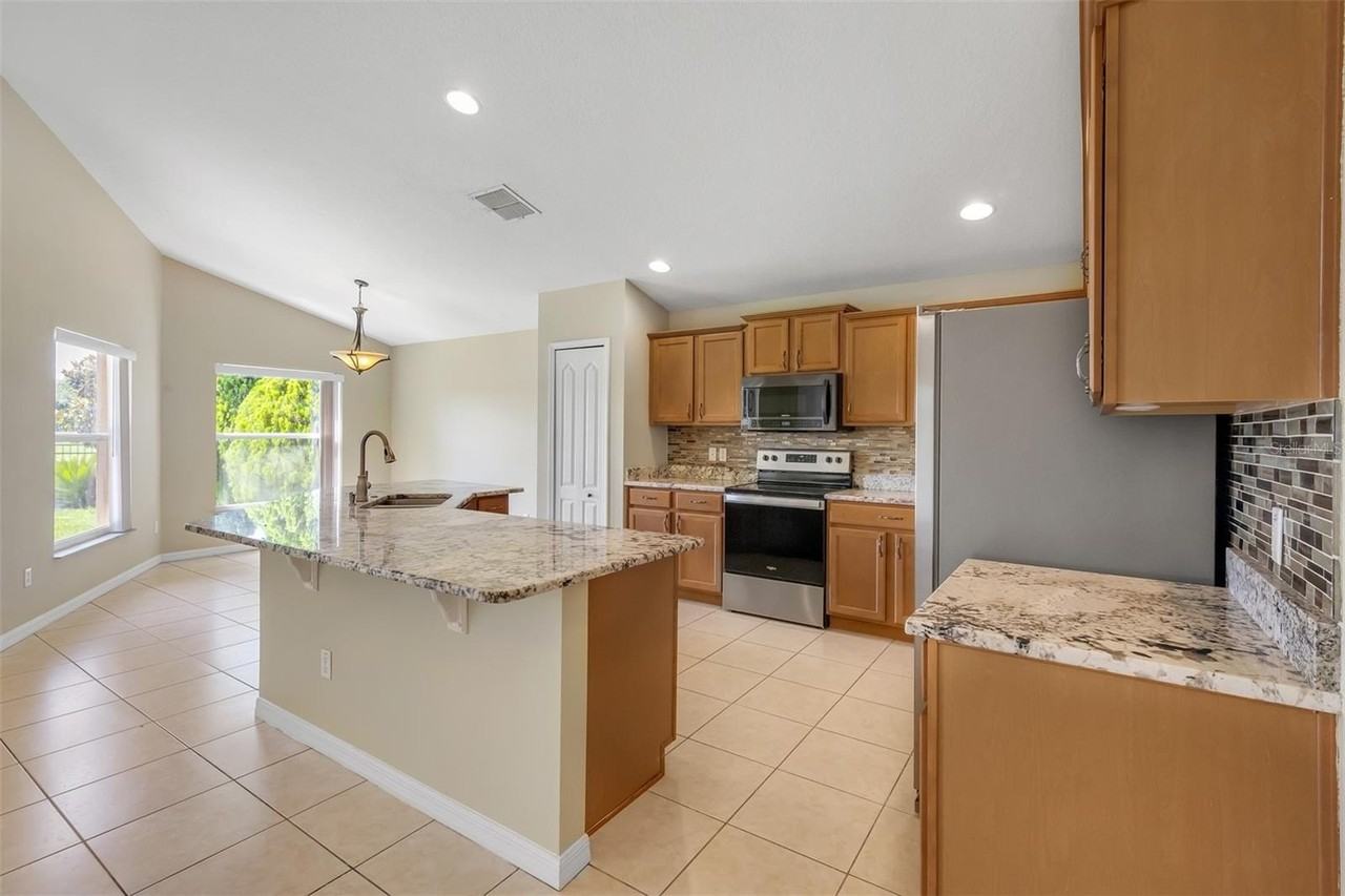 12608 Iris Lake Dr - Photo 7 of 33