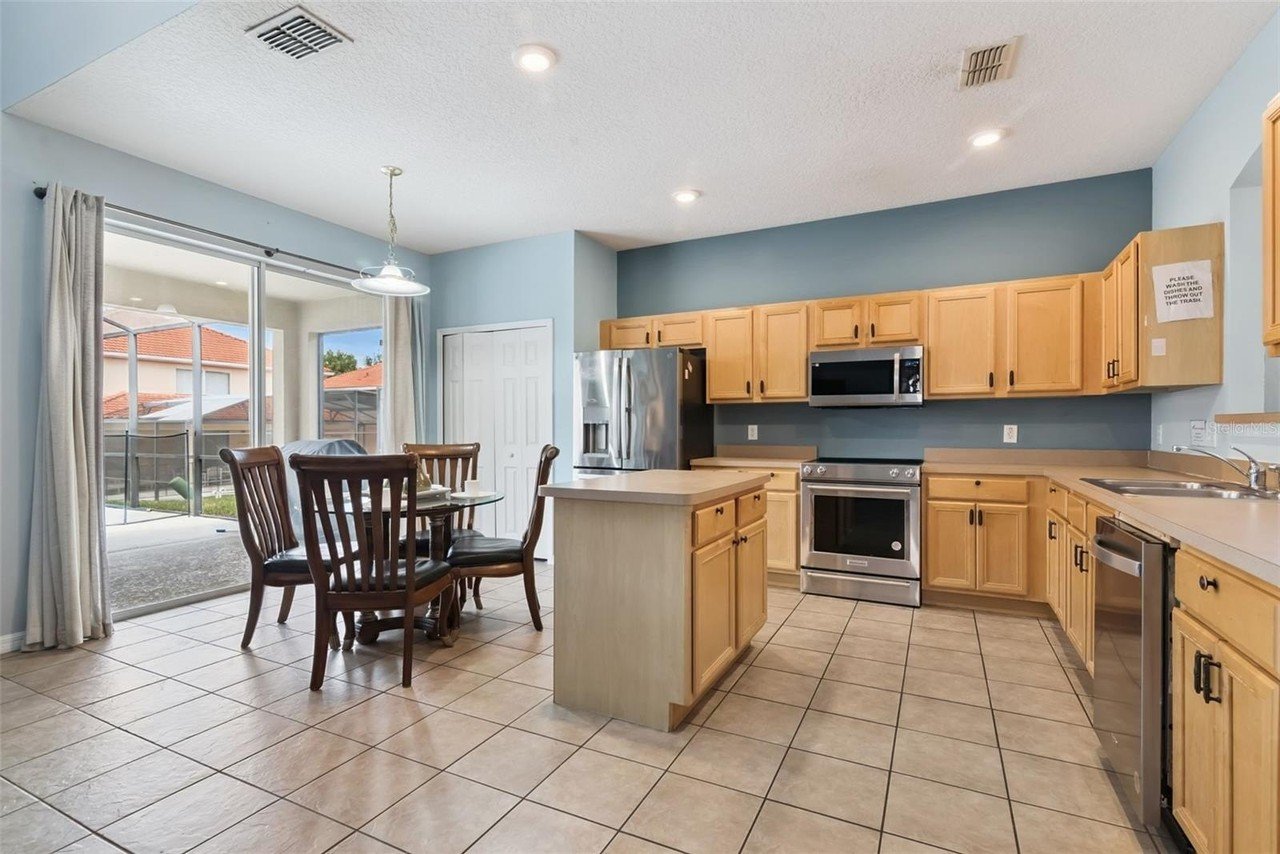 143 Cordova Ave - Photo 5 of 38