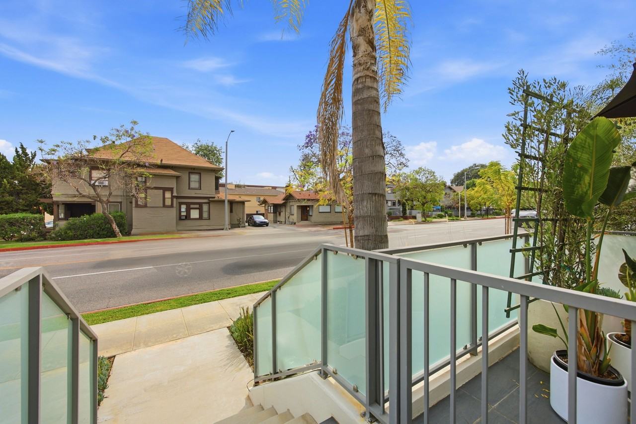 399 E Del Mar Blvd #103 - Photo 4 of 48