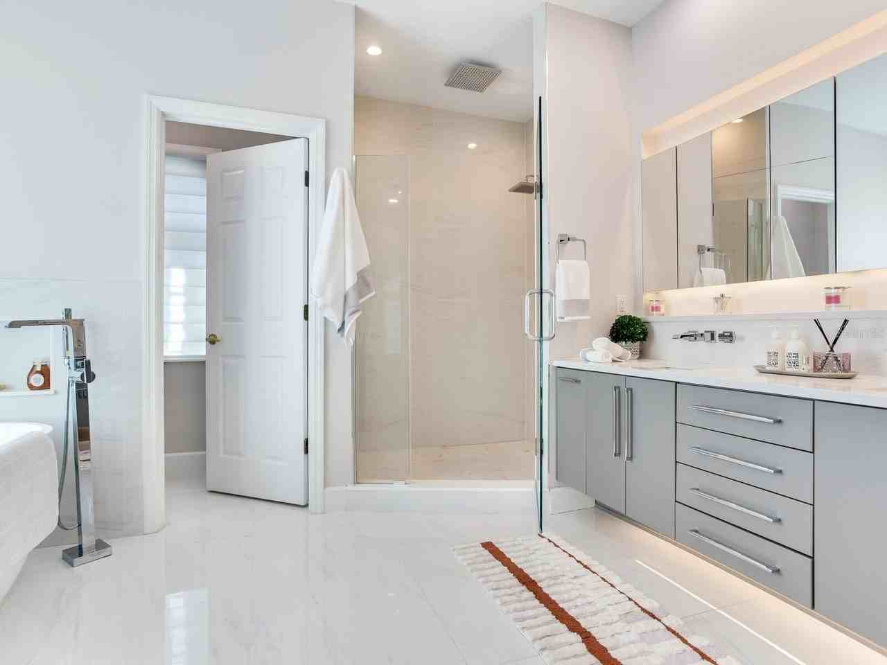 6302 Vista Verde Dr E - Photo 6 of 50