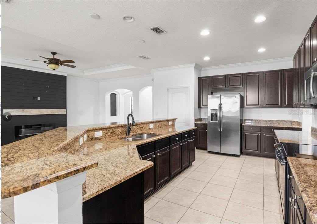 4056 Sunset Lake Dr - Photo 3 of 12