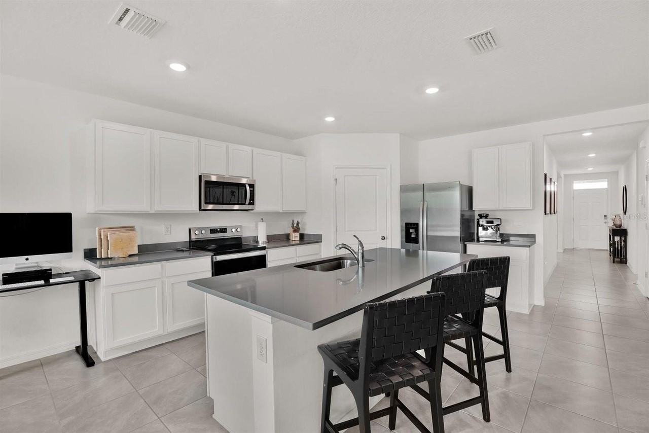 35514 Mahwah Ave - Photo 5 of 16