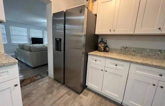 709 W Bayshore Dr - Photo 2 of 9