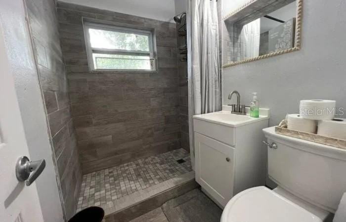 709 W Bayshore Dr - Photo 4 of 9