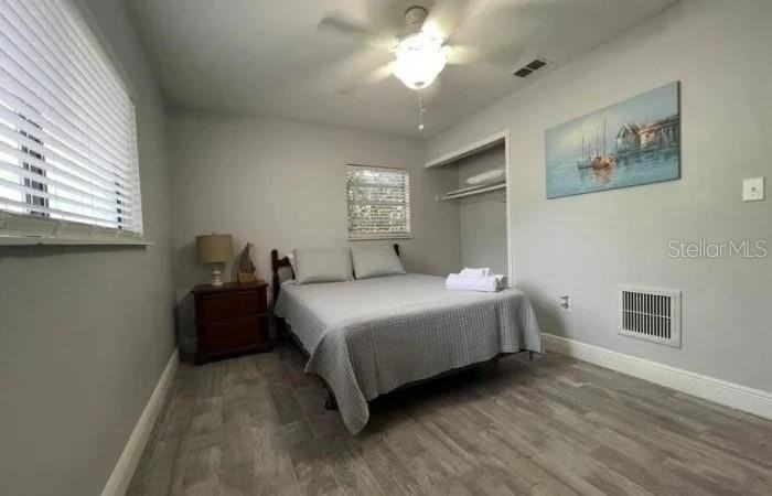 709 W Bayshore Dr - Photo 5 of 9