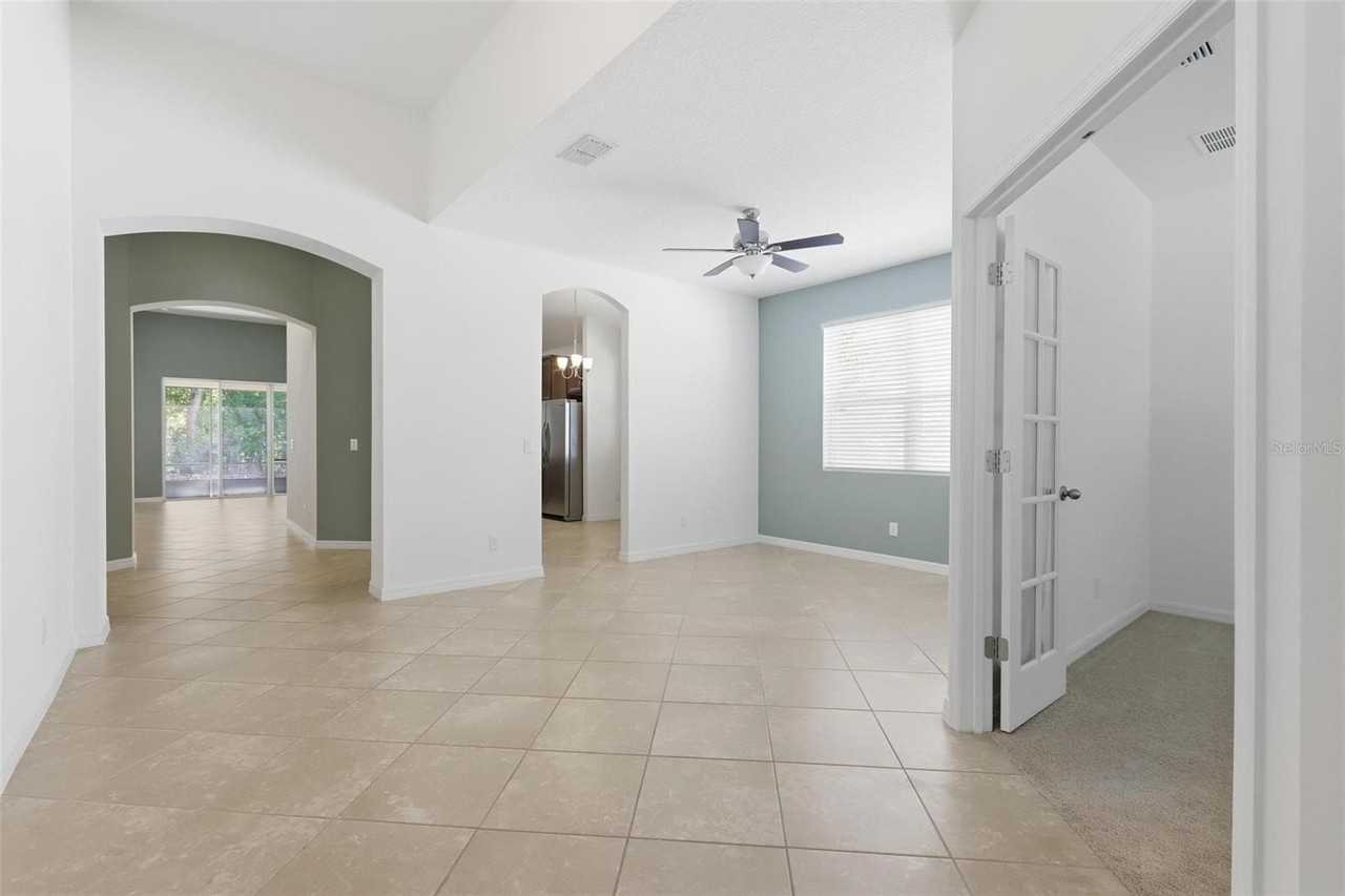 740 Preakness Cir - Photo 3 of 32
