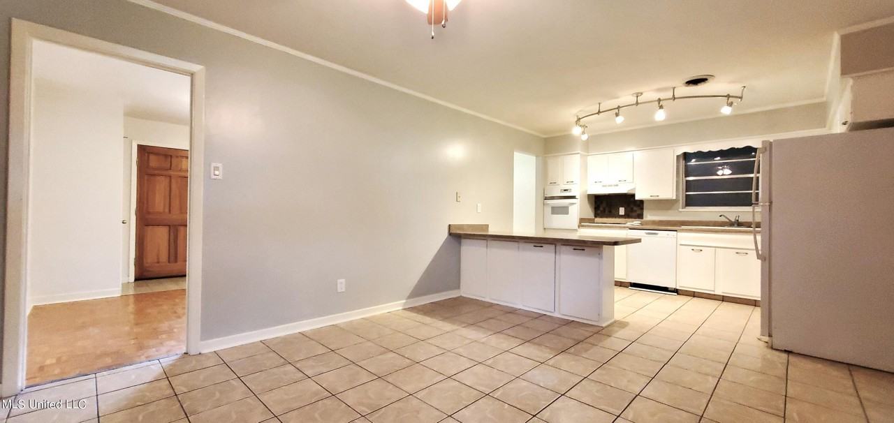 6249 Tennyson Dr - Photo 3 of 17