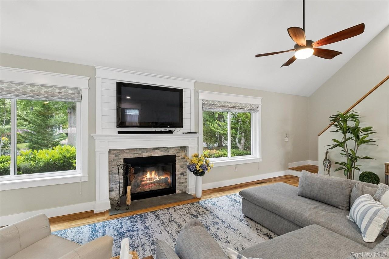 7 7 Eileen Circle - Photo 3 of 15