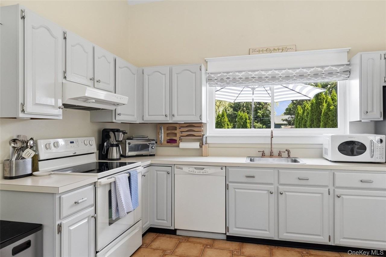 7 7 Eileen Circle - Photo 6 of 15