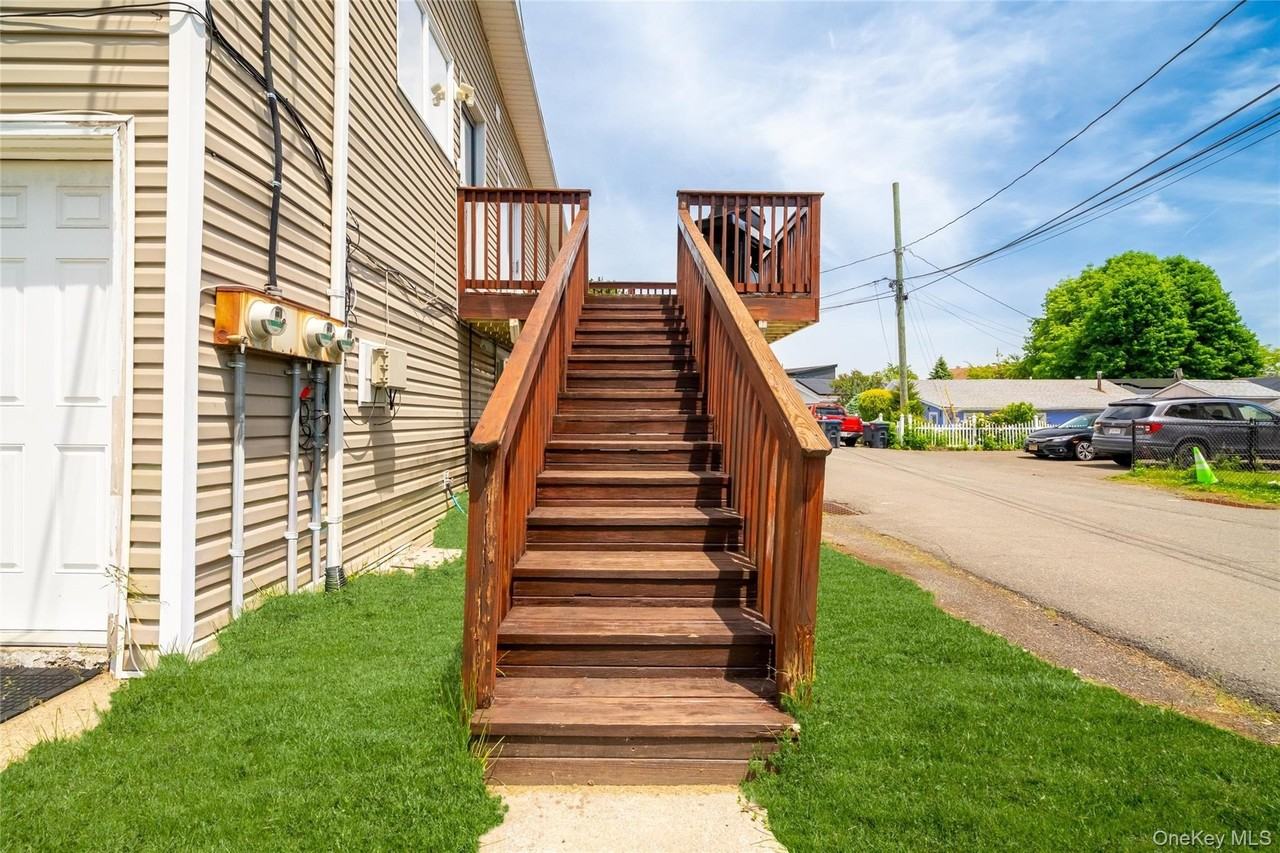 58 Samsondale Ave #A - Photo 2 of 30