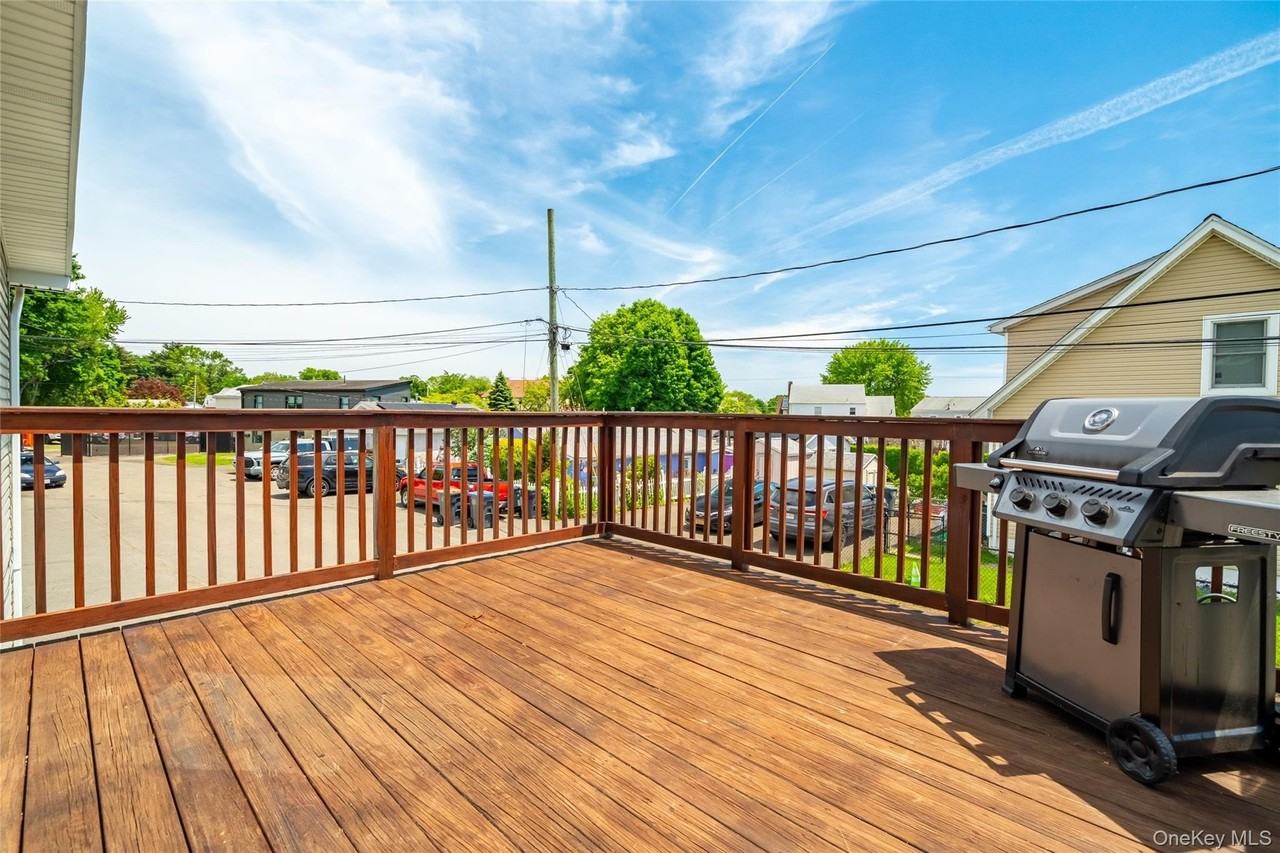 58 Samsondale Ave #A - Photo 3 of 30