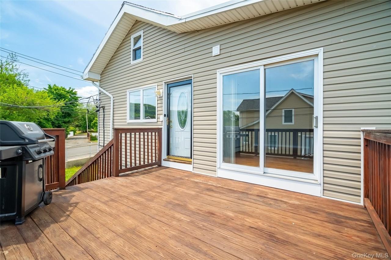 58 Samsondale Ave #A - Photo 5 of 30