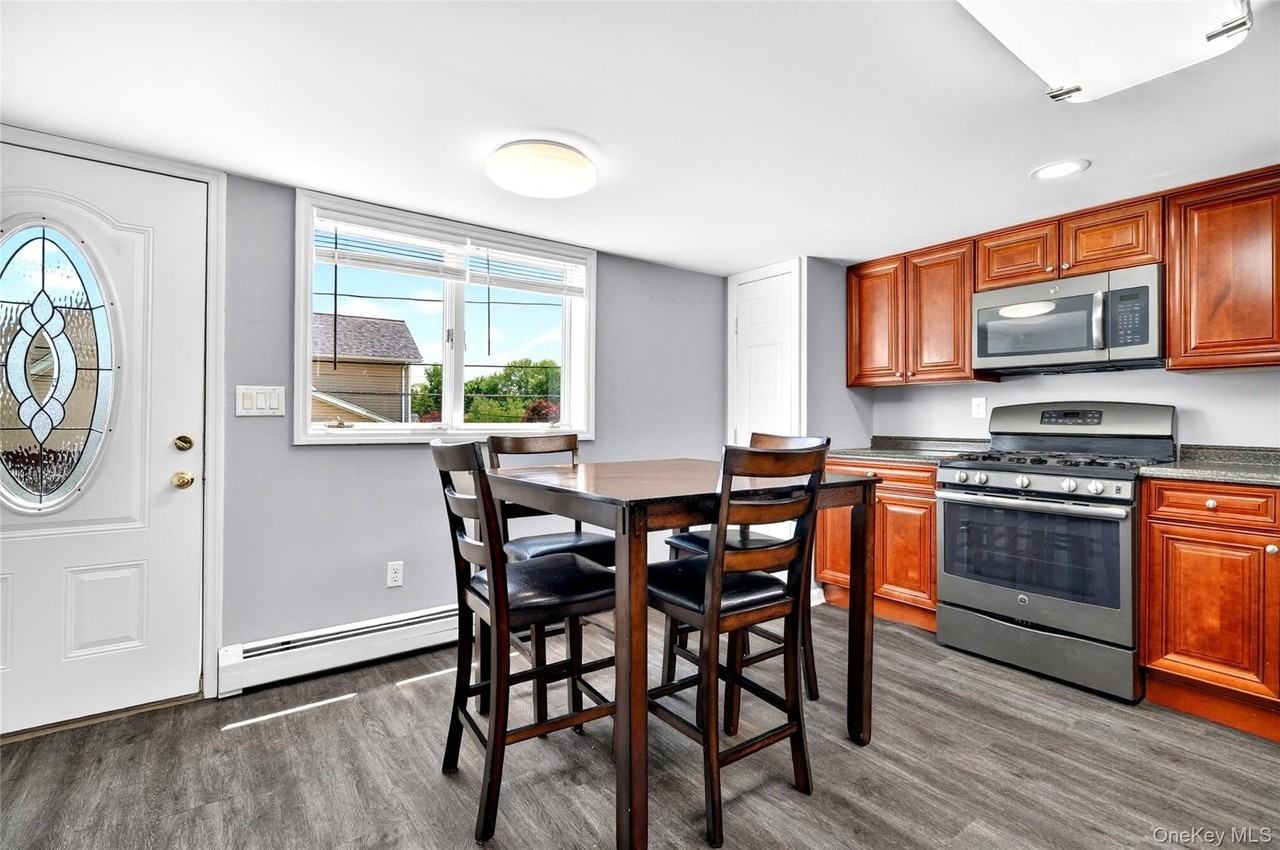 58 Samsondale Ave #A - Photo 7 of 30