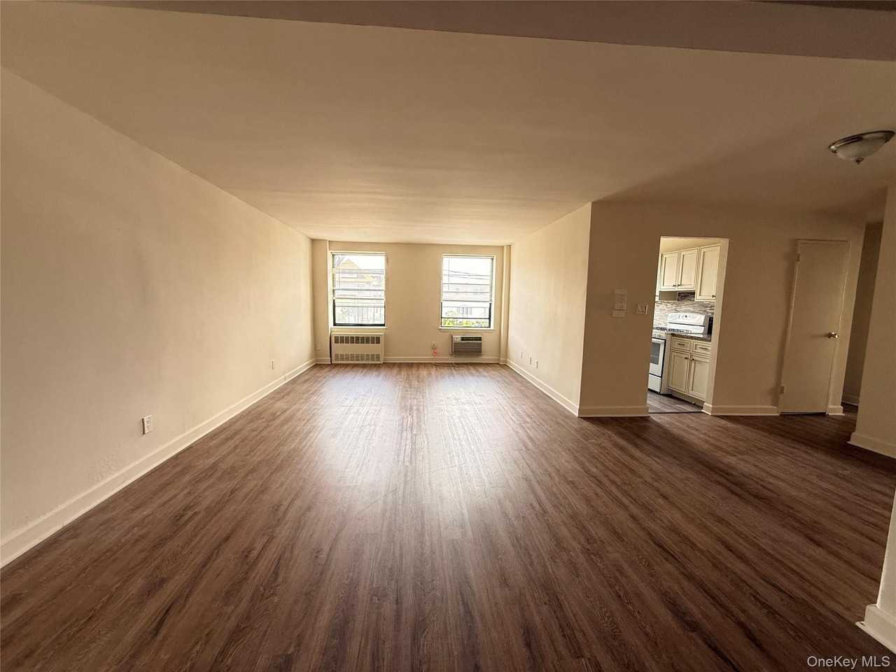 190 1st St #1J - Photo 4 of 8