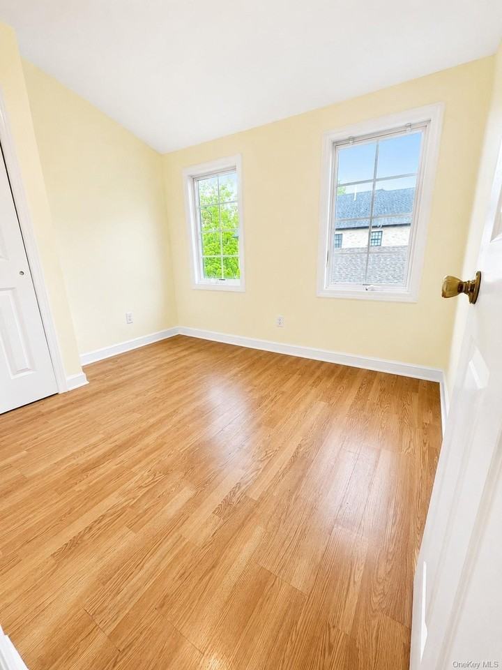 60 Jackson Ave #2nd - Photo 6 of 8