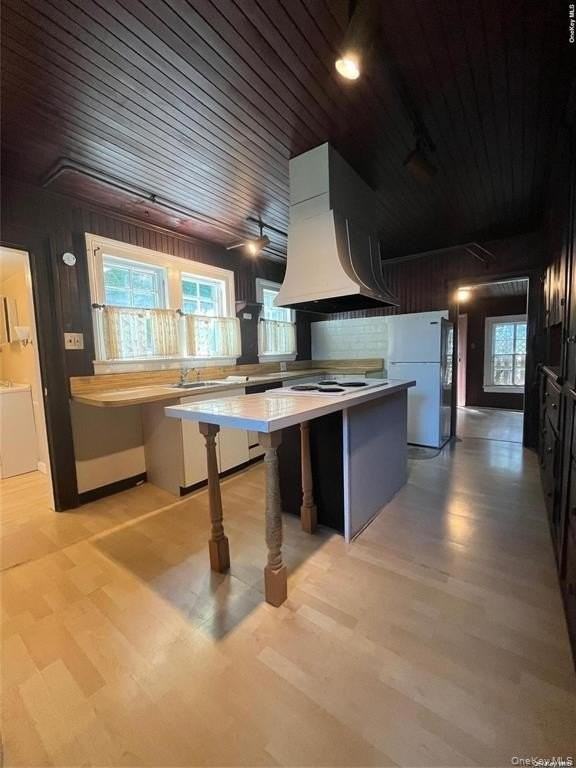 146 Bayview Ave - Photo 4 of 16