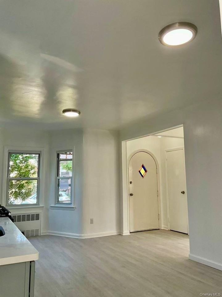 5644 187th St - Photo 2 of 12