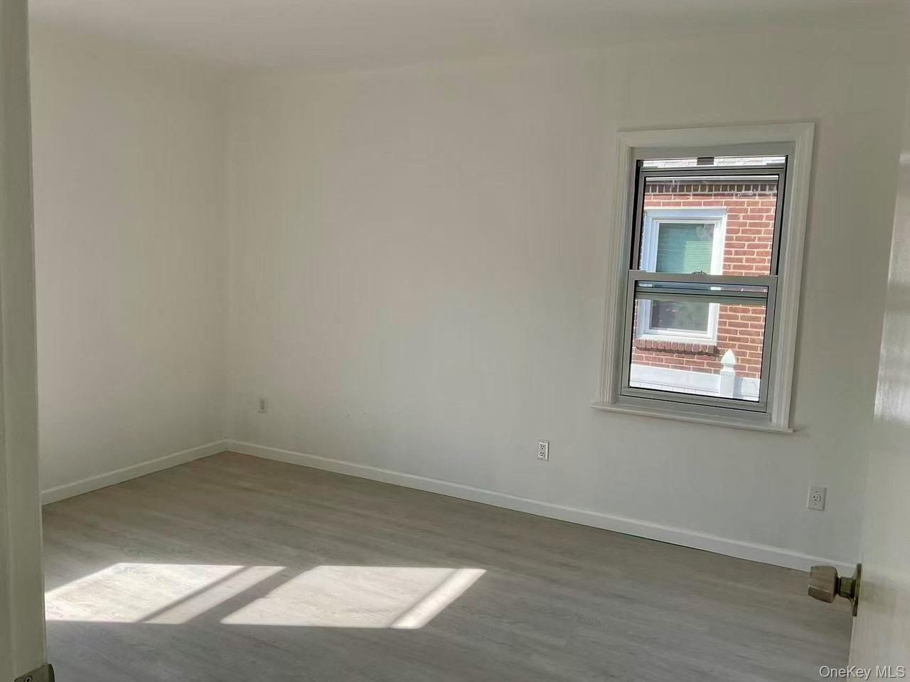 5644 187th St - Photo 6 of 12