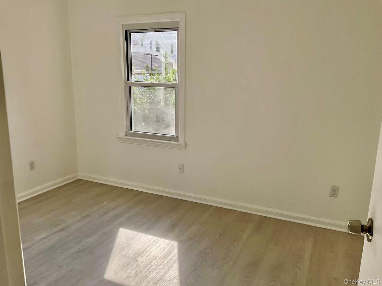 5644 187th St - Photo 7 of 12