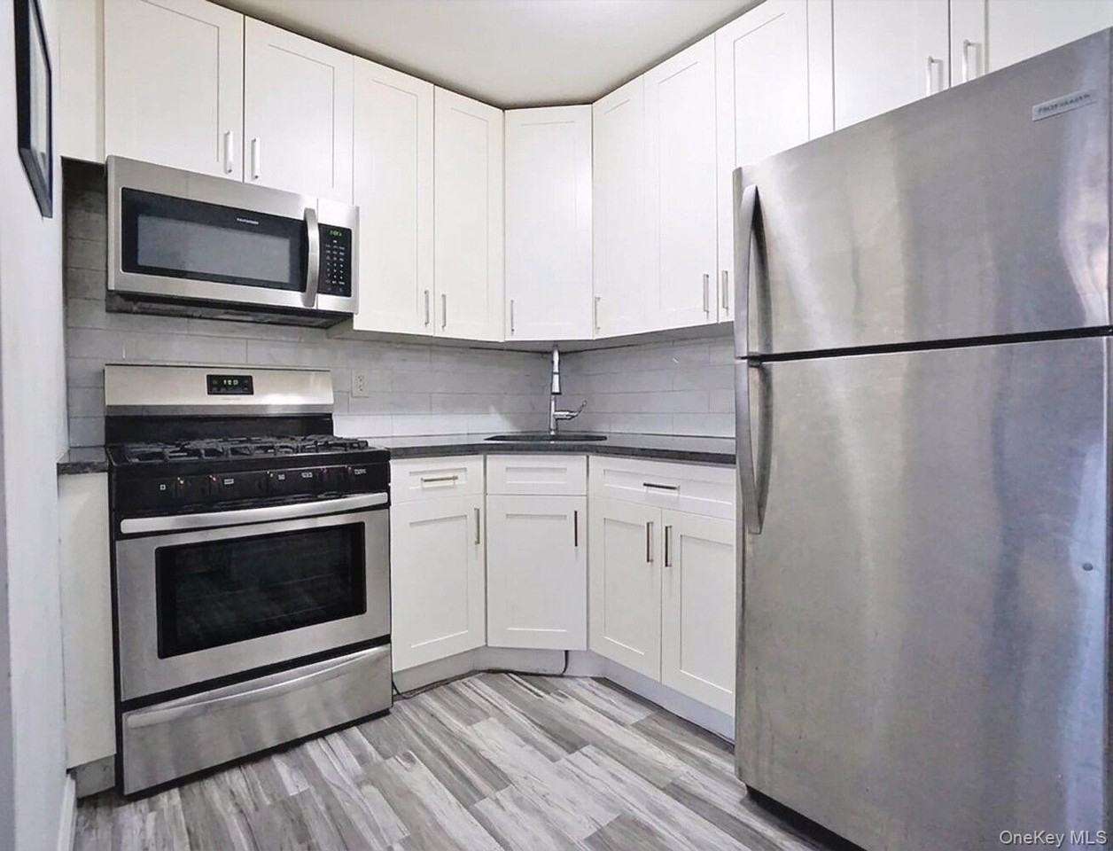 1187 New York Ave #3 - Photo 2 of 8