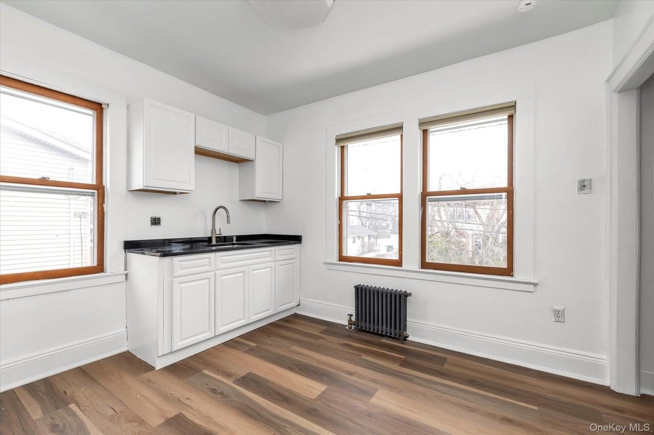 23 Thompson Pl #2 - Photo 3 of 9
