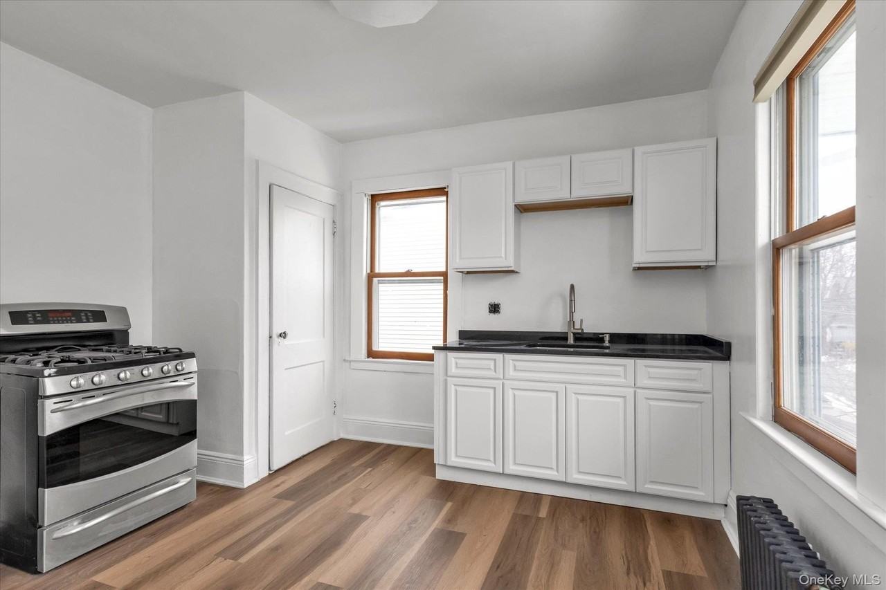 23 Thompson Pl #2 - Photo 4 of 9