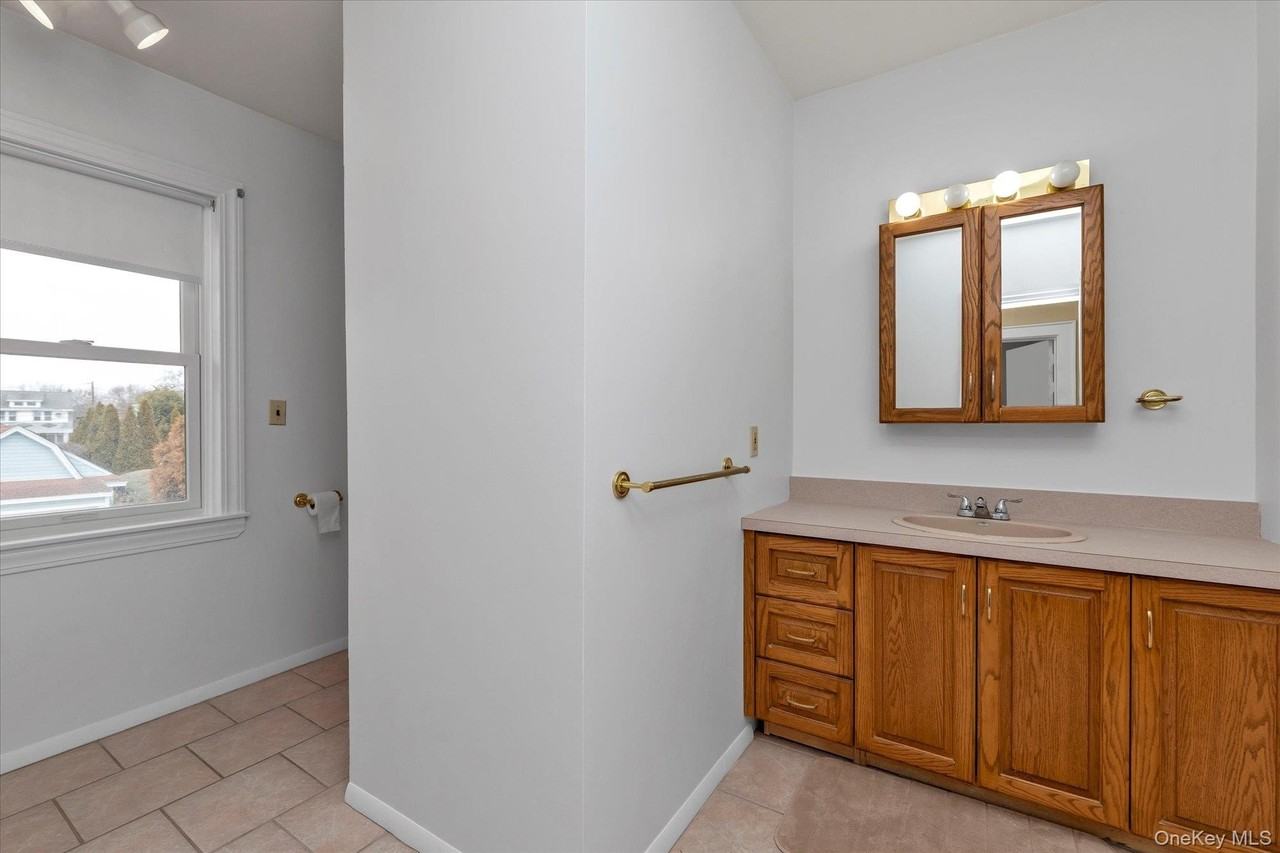 23 Thompson Pl #2 - Photo 6 of 9