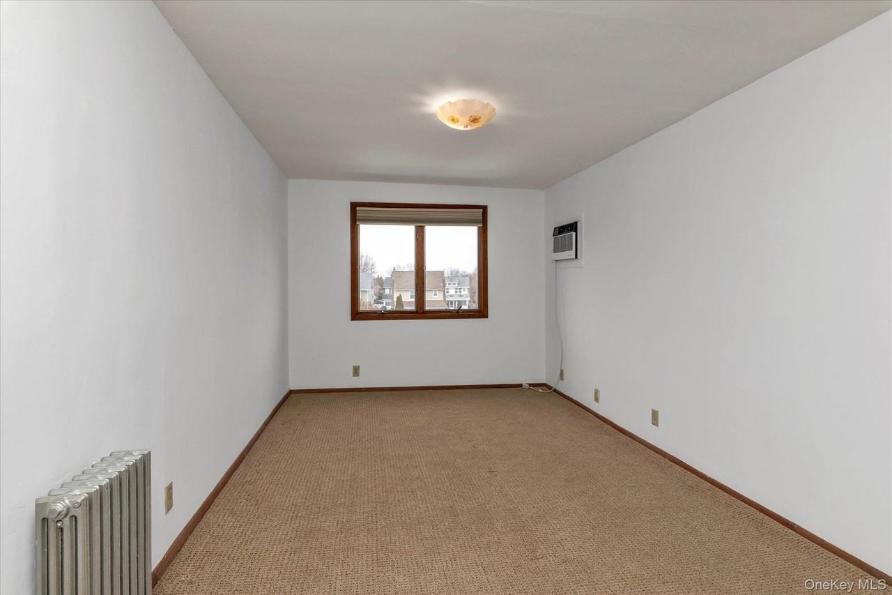 23 Thompson Pl #2 - Photo 7 of 9