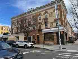 817 Onderdonk Ave #2R - Photo 1 of 1