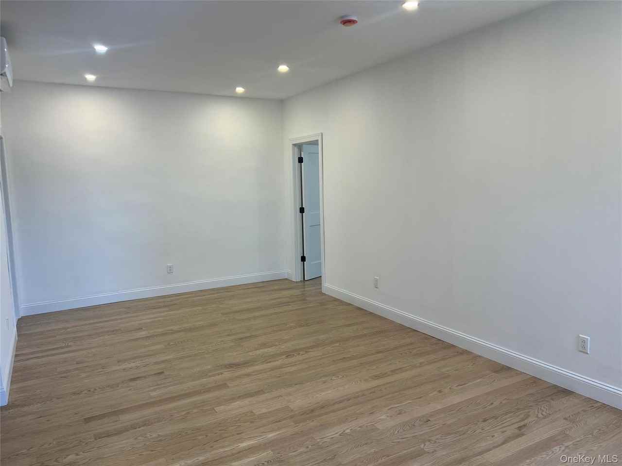 817 Onderdonk Ave #2R - Photo 6 of 10