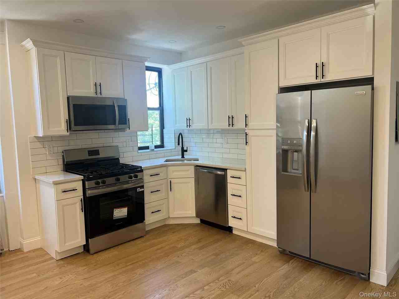 817 Onderdonk Ave #2R - Photo 7 of 10