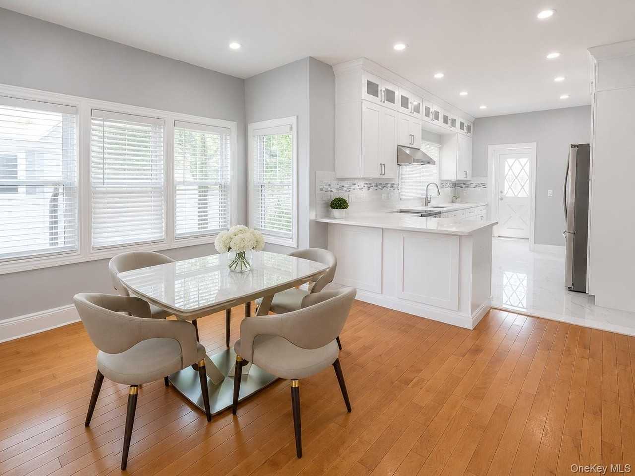 1463 Hewlett Ave - Photo 2 of 12