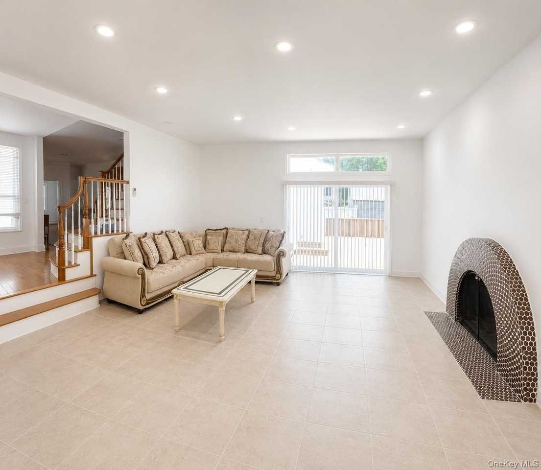 1463 Hewlett Ave - Photo 5 of 12
