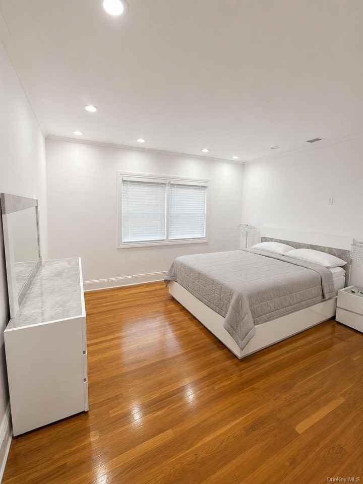 1463 Hewlett Ave - Photo 7 of 12