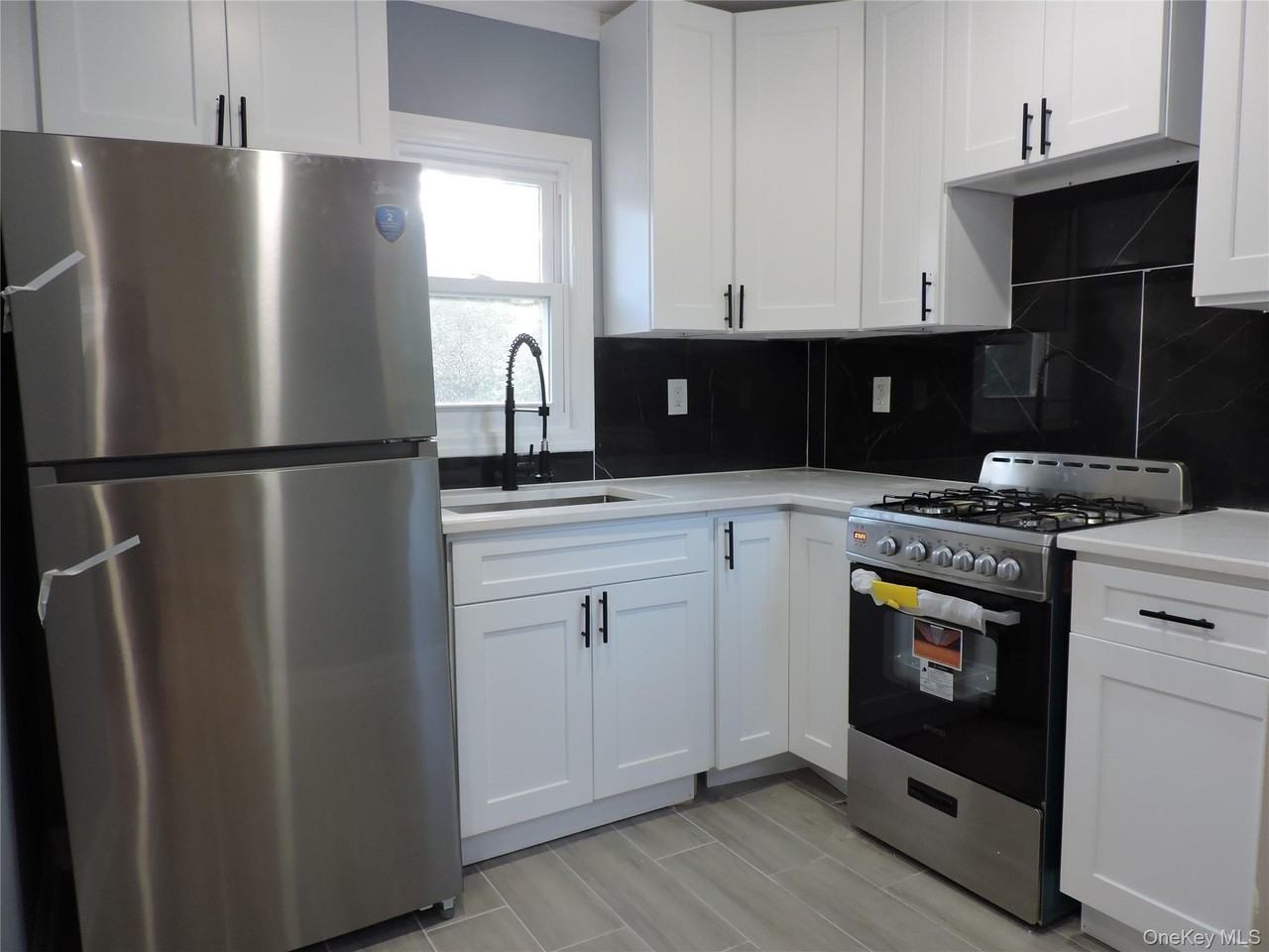 23 Maple Ave - Photo 3 of 8