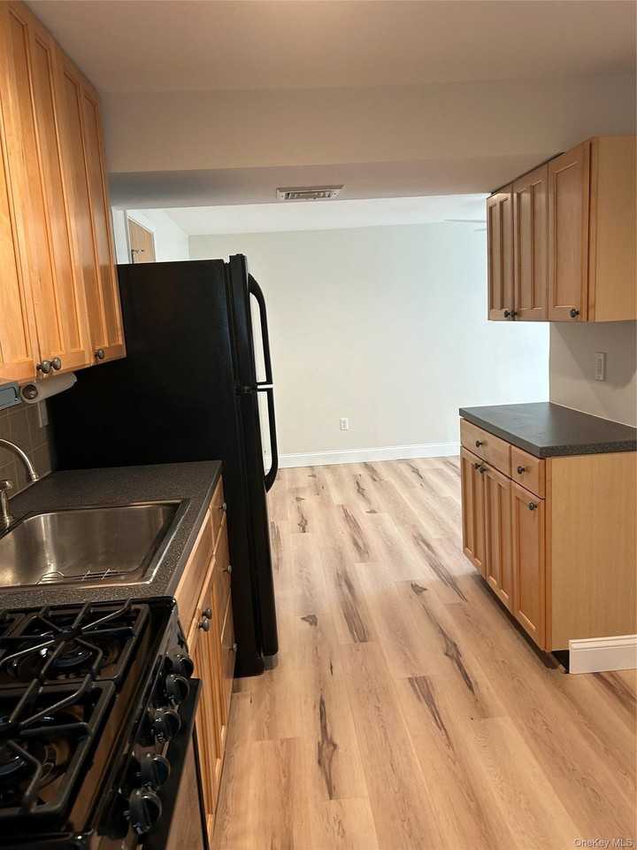 73 Ellensue Dr - Photo 3 of 11