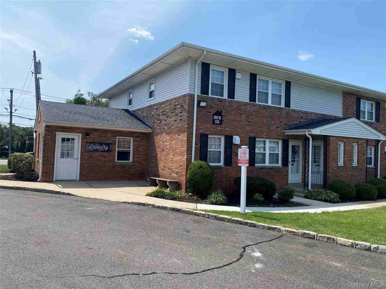 212 Kensington Ln - Photo 2 of 4