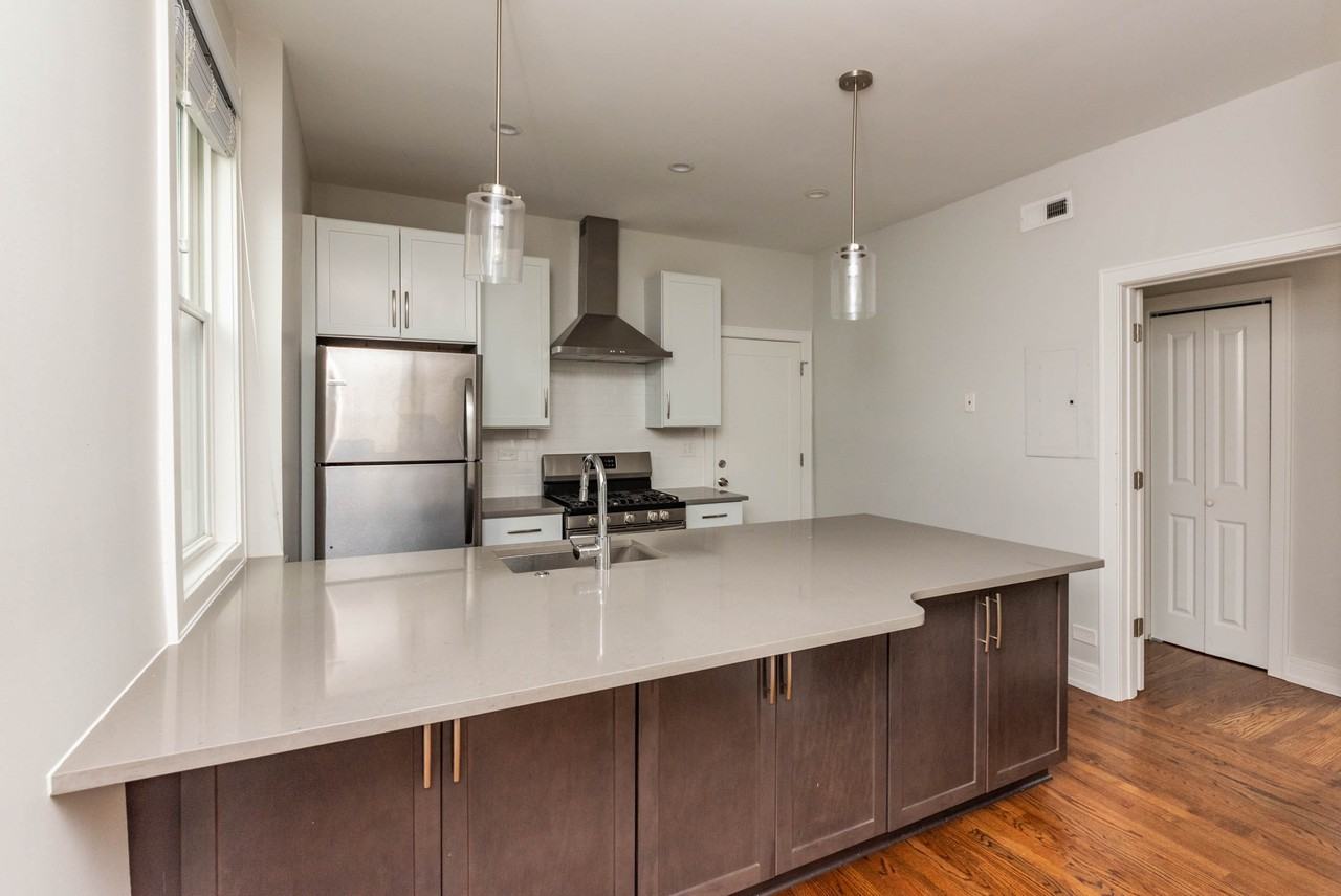 2045 N Wolcott Ave #2R - Photo 3 of 20