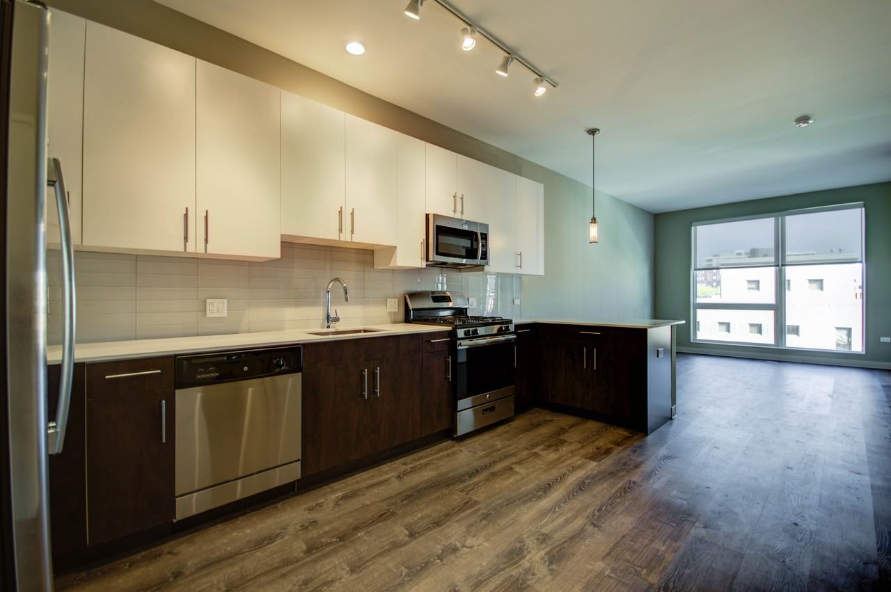 851 W Grand Ave #505 - Photo 2 of 9