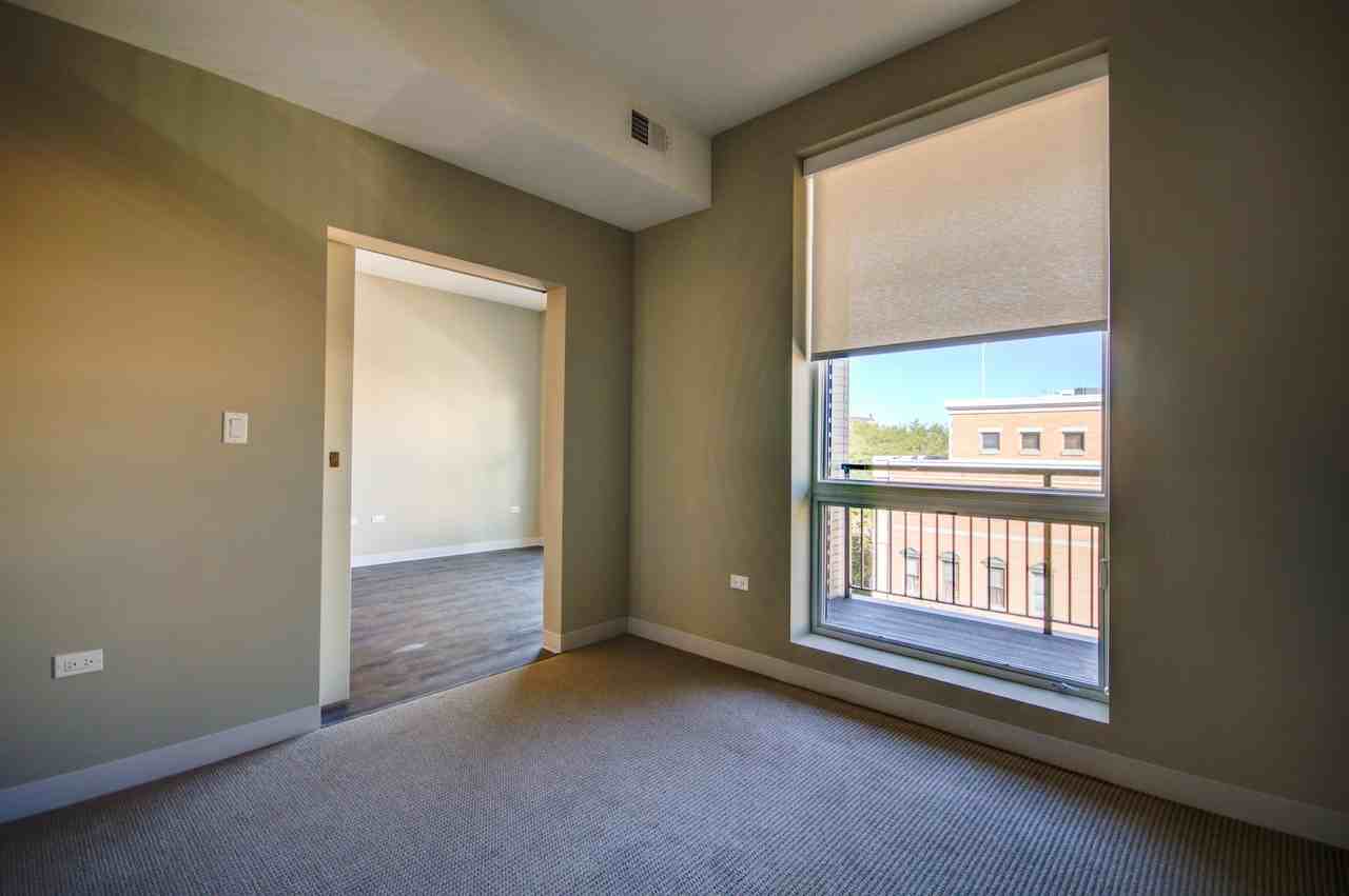 851 W Grand Ave #505 - Photo 5 of 9