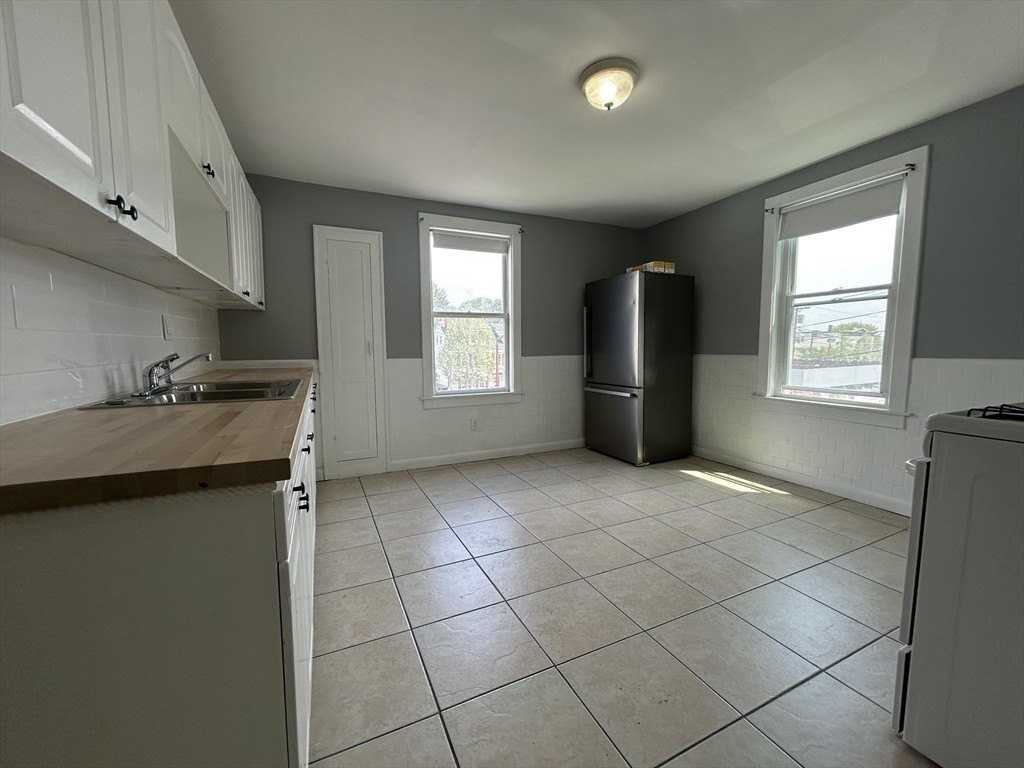 121 Boston St #2 - Photo 3 of 13