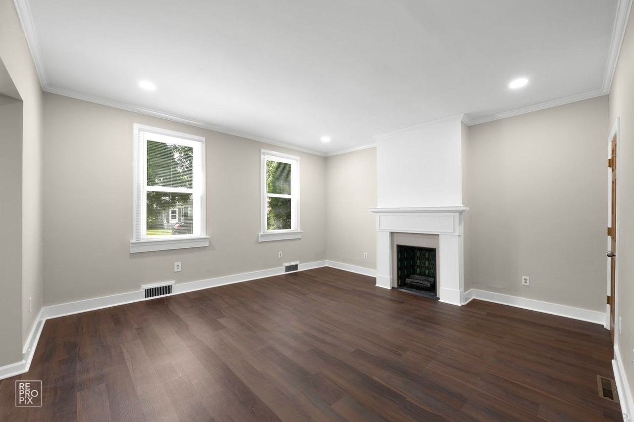 714 E Jackson St #1 - Photo 4 of 9