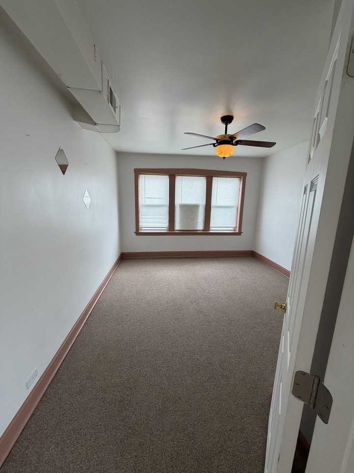 7402 S Racine Ave #3 - Photo 5 of 11